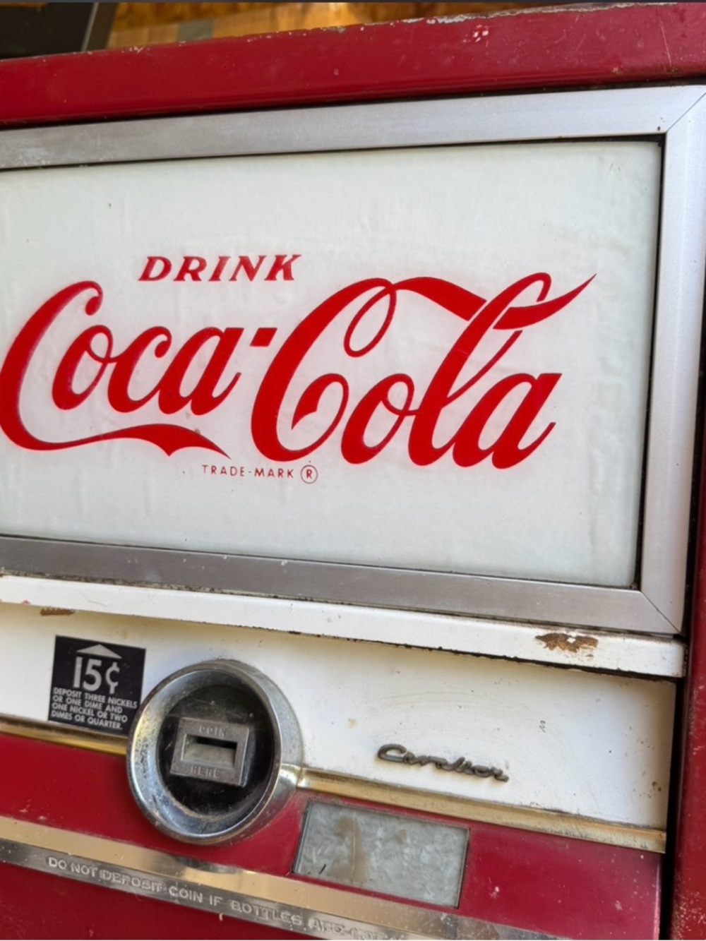 Coca-Cola Red and White Soda Machine - Picture 4 of 8